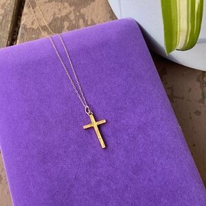 💛 9k Antique Floral Design Cross w/ 10k Chain